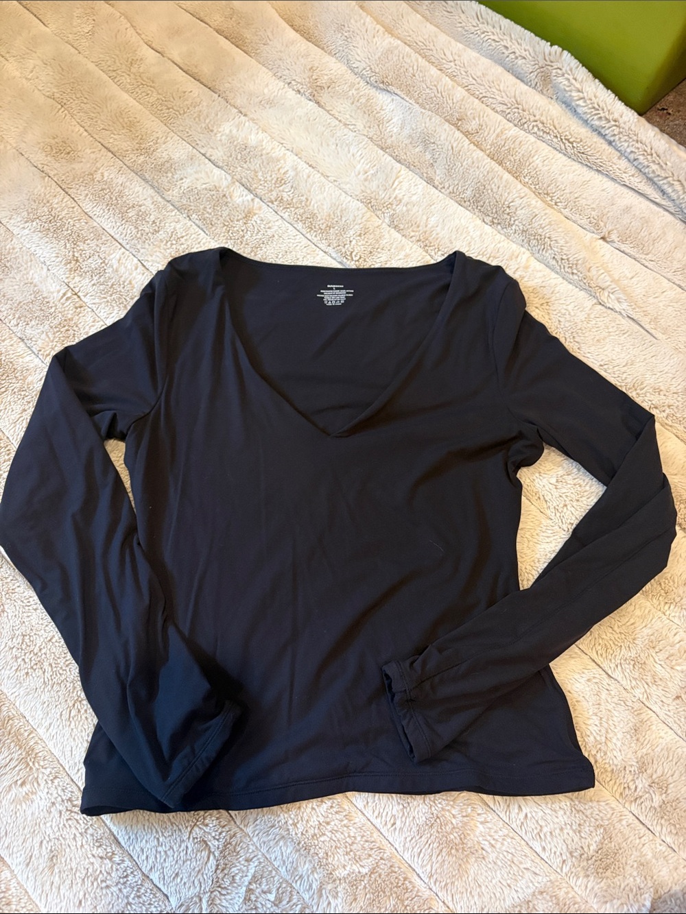 Everyday V-Neck Long Sleeve Top - Black